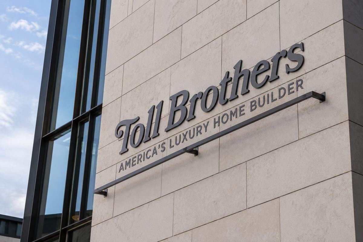 Toll Brothers Stock Gains After Earnings Beat, But Luxury Housing Faces Headwinds
