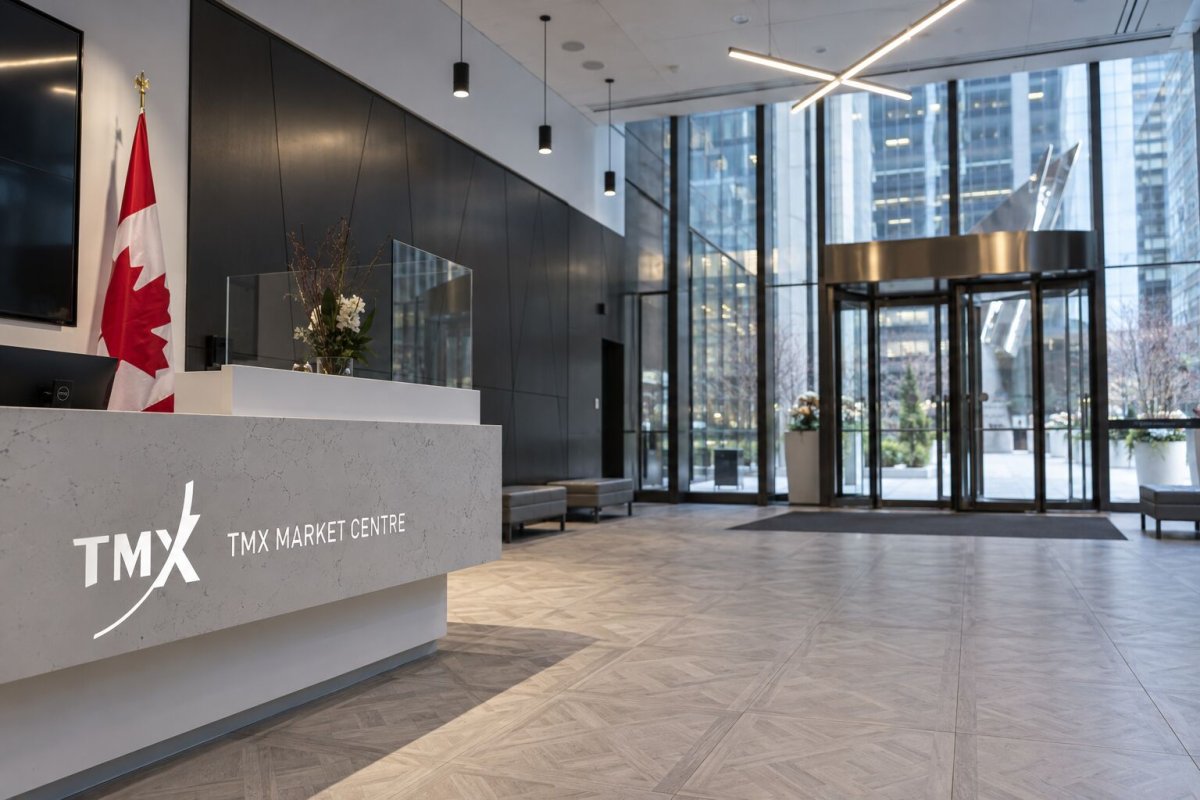 TSX Drops 1.1% as Shopify, Financials Drag; Oil Rally Not Enough