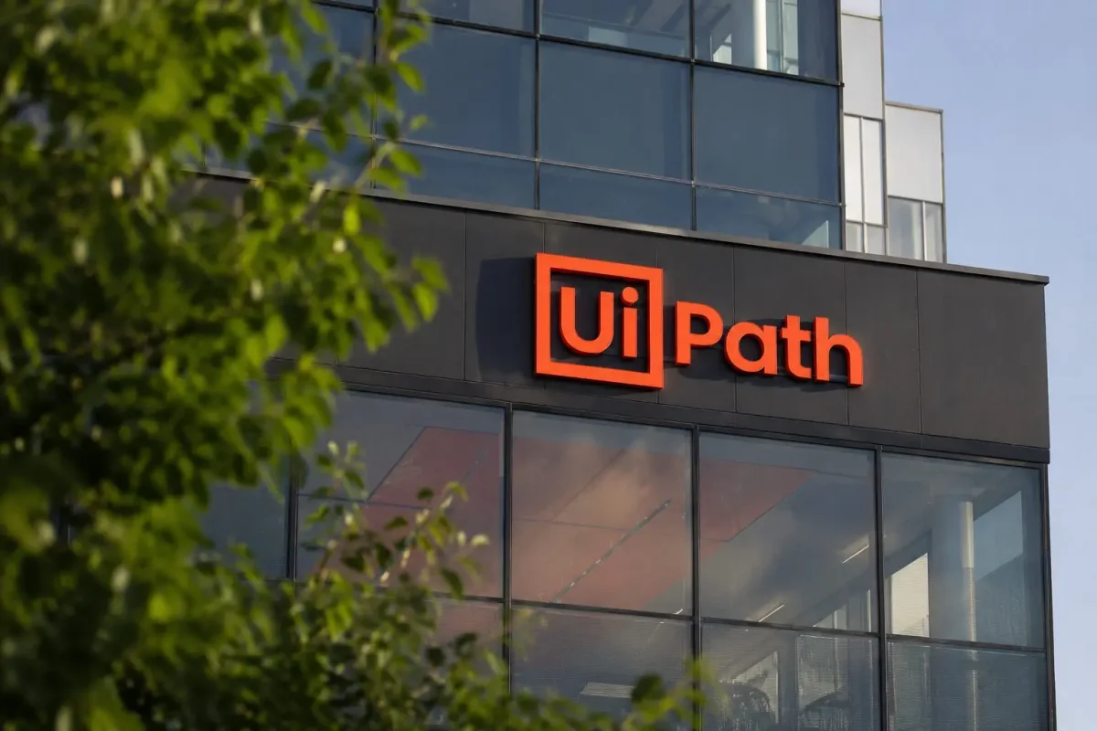 UiPath Stock Holds Gains as Growth Pivot Shifts to Second Half