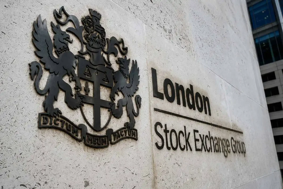 UK Stocks Recover on Bid Buzz and Falling Oil