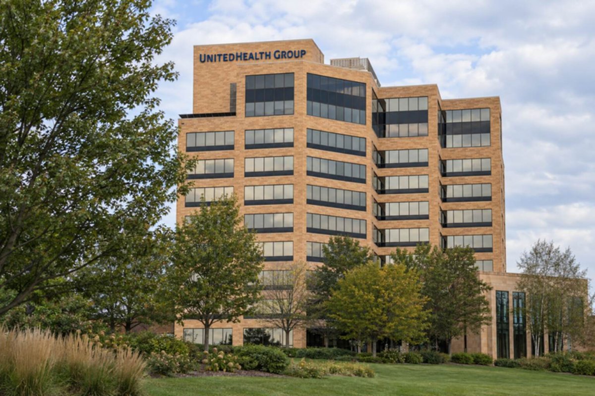 UNH Dips 3.2%: Is the Rally Priced for Perfection?