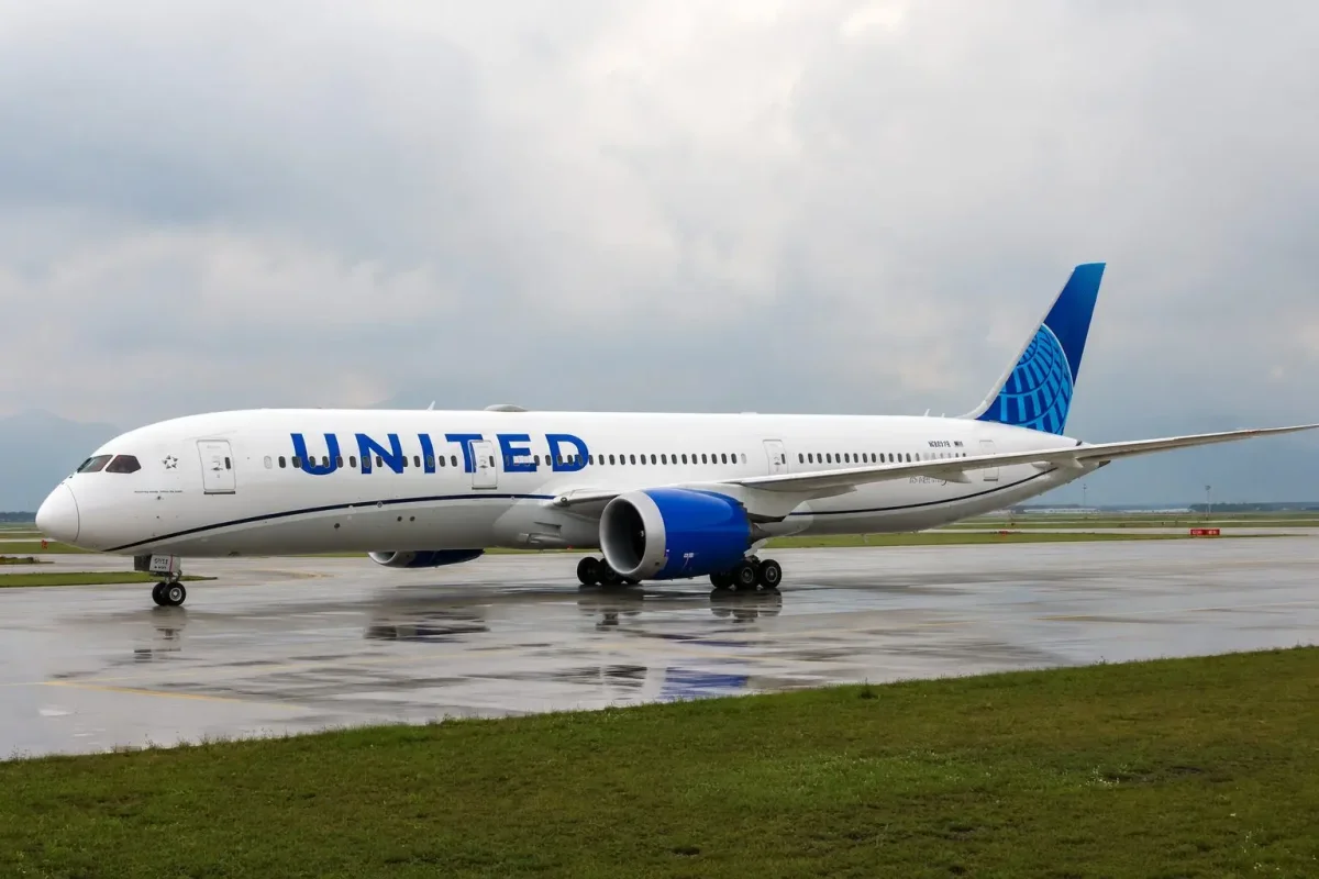 United Flight Attendants Ratify Deal with 31% Pay Hike and Boarding Compensation