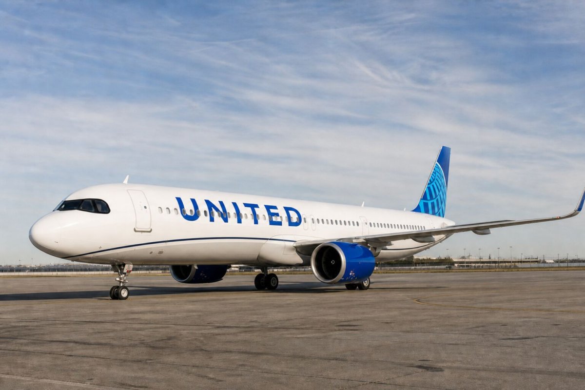 United Stock Dips 3.1% as Newark Expansion Tests Premium Strategy