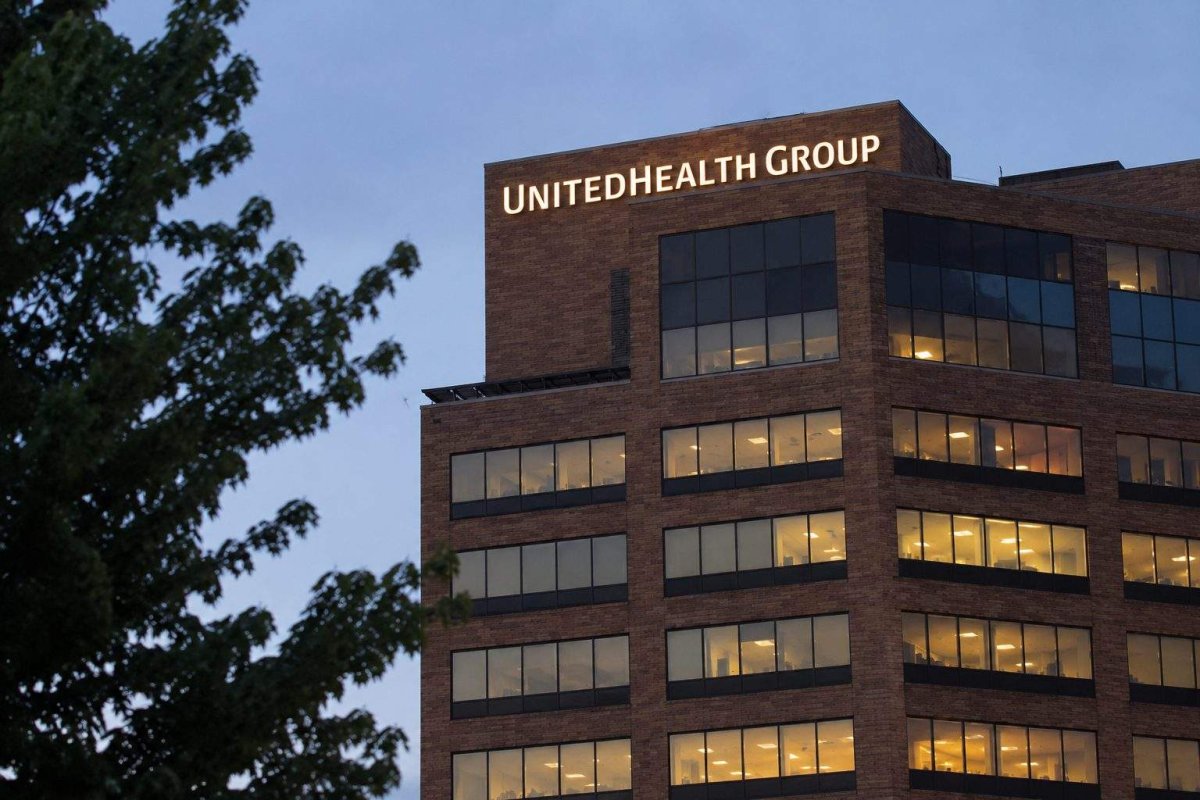 UnitedHealth Rises as Analysts See Easing Medical Costs