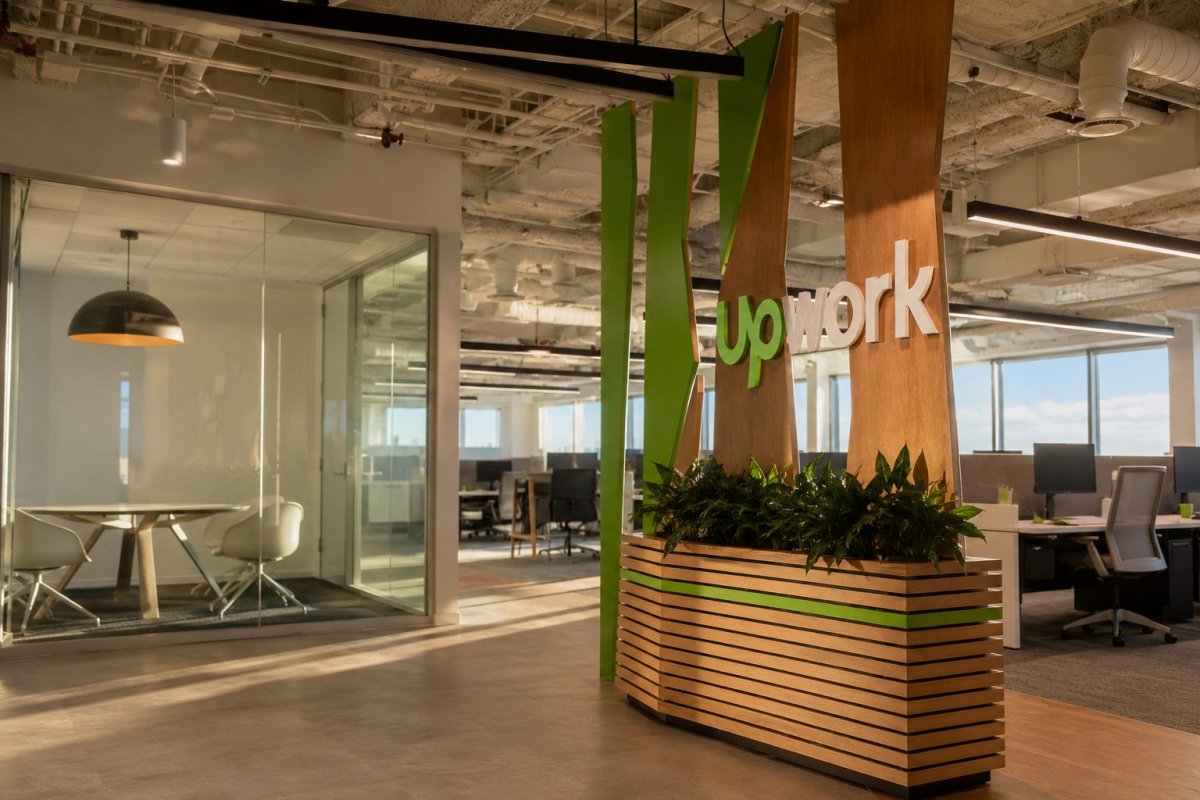 Upwork Tumbles 20% as AI Automation, Google Changes Hit Forecast