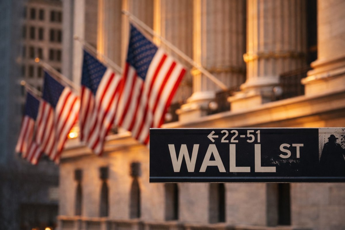 US Economy Slows Sharply as Inflation Stays Elevated, Complicating Fed Path