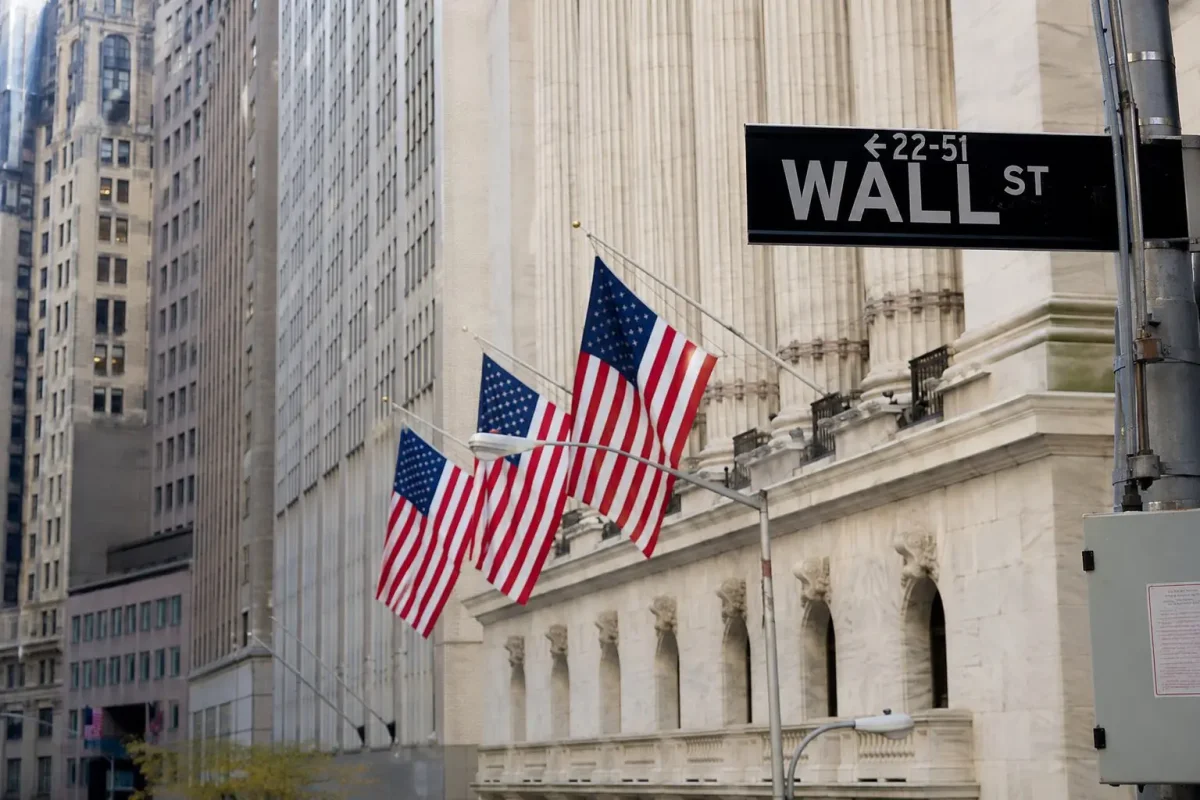 US Futures Advance Post-Holiday; AI Chip Stocks Rally, Iran Talks Eyed