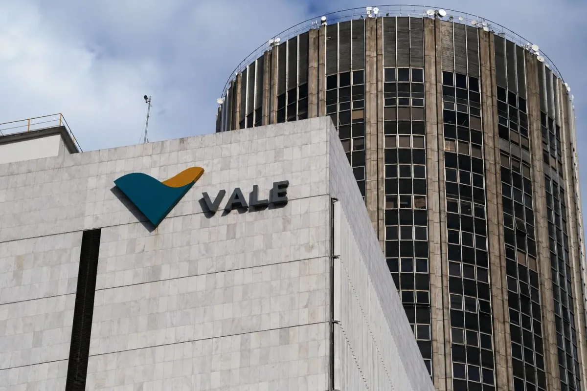 Vale Outperforms Slumping Brazil Market on Iron Ore Strength