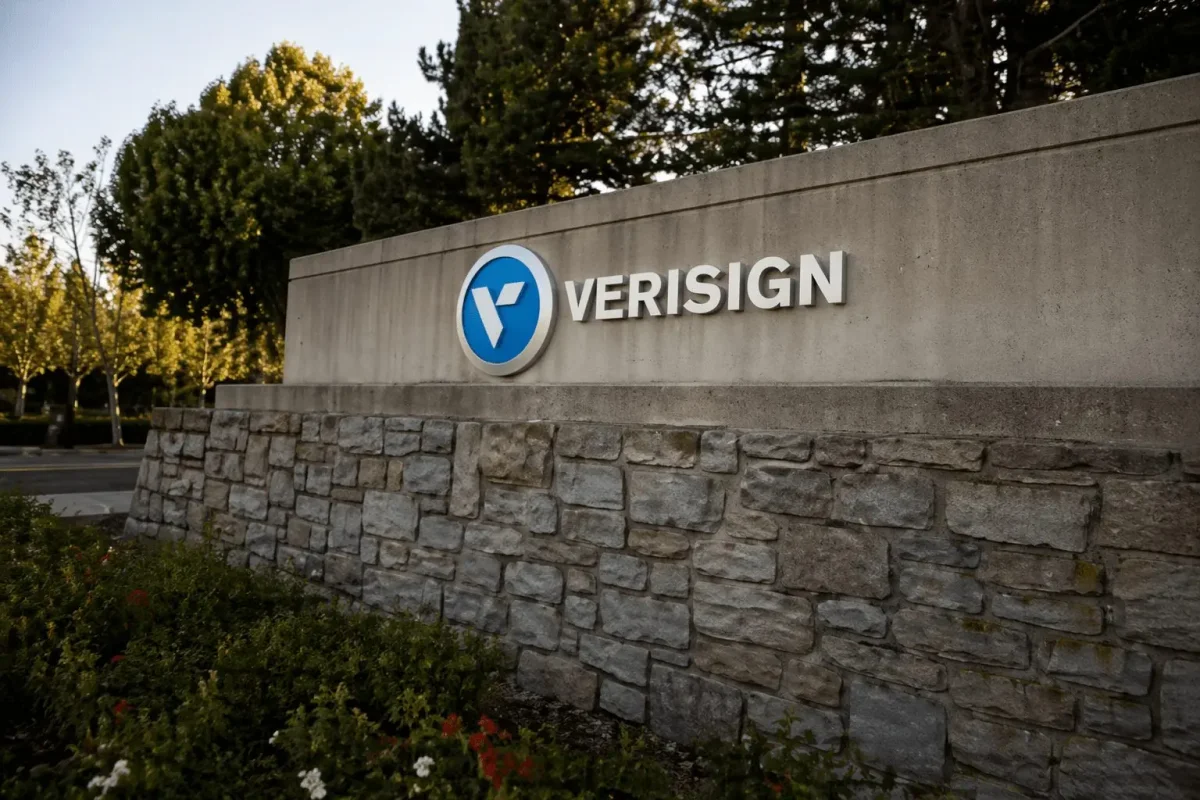VeriSign Shares Dip Despite Profit Beat as .com Price Hike Looms