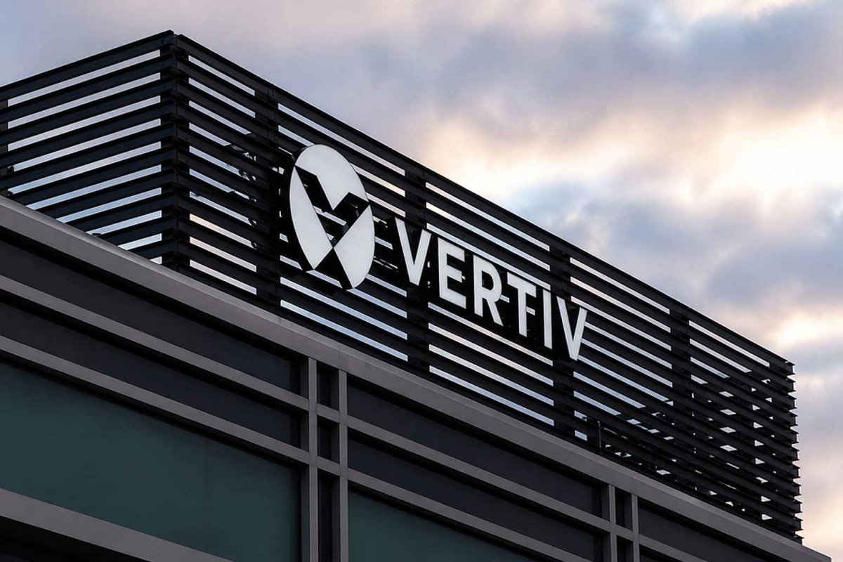 Vertiv Shares Rise as JPMorgan Boosts Target on AI Data Center Demand