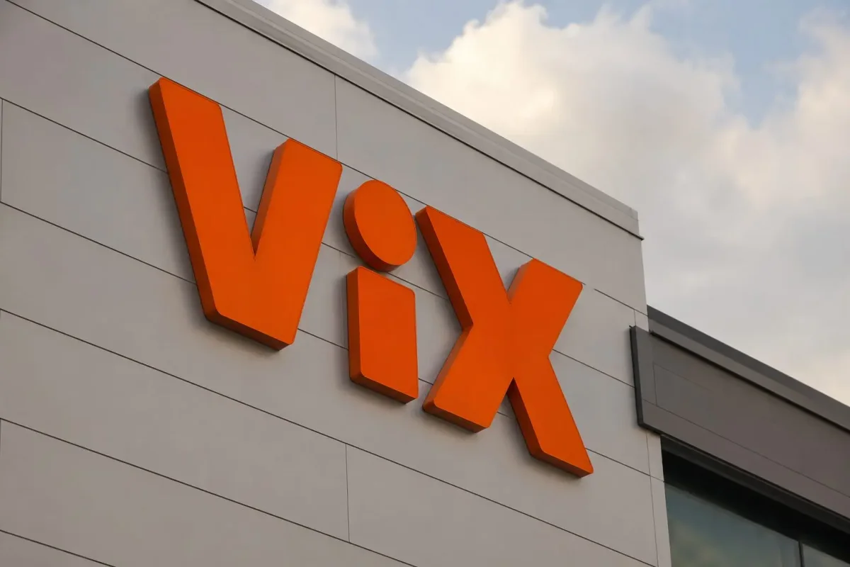 VIX Tumbles as US-Iran Truce Eases Oil Fears, But Political Risk Persists