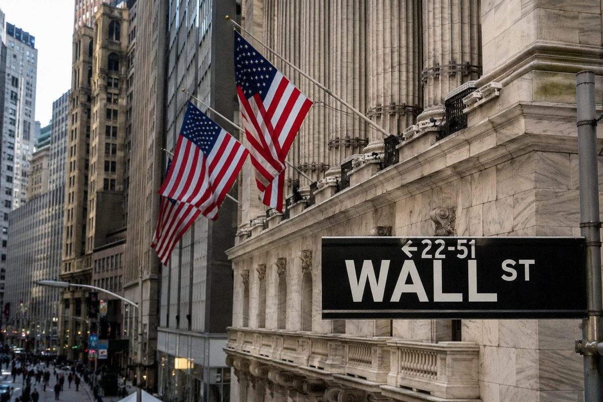 Wall Street Edges Higher as Chip Stocks Rally Ahead of Nvidia's Earnings