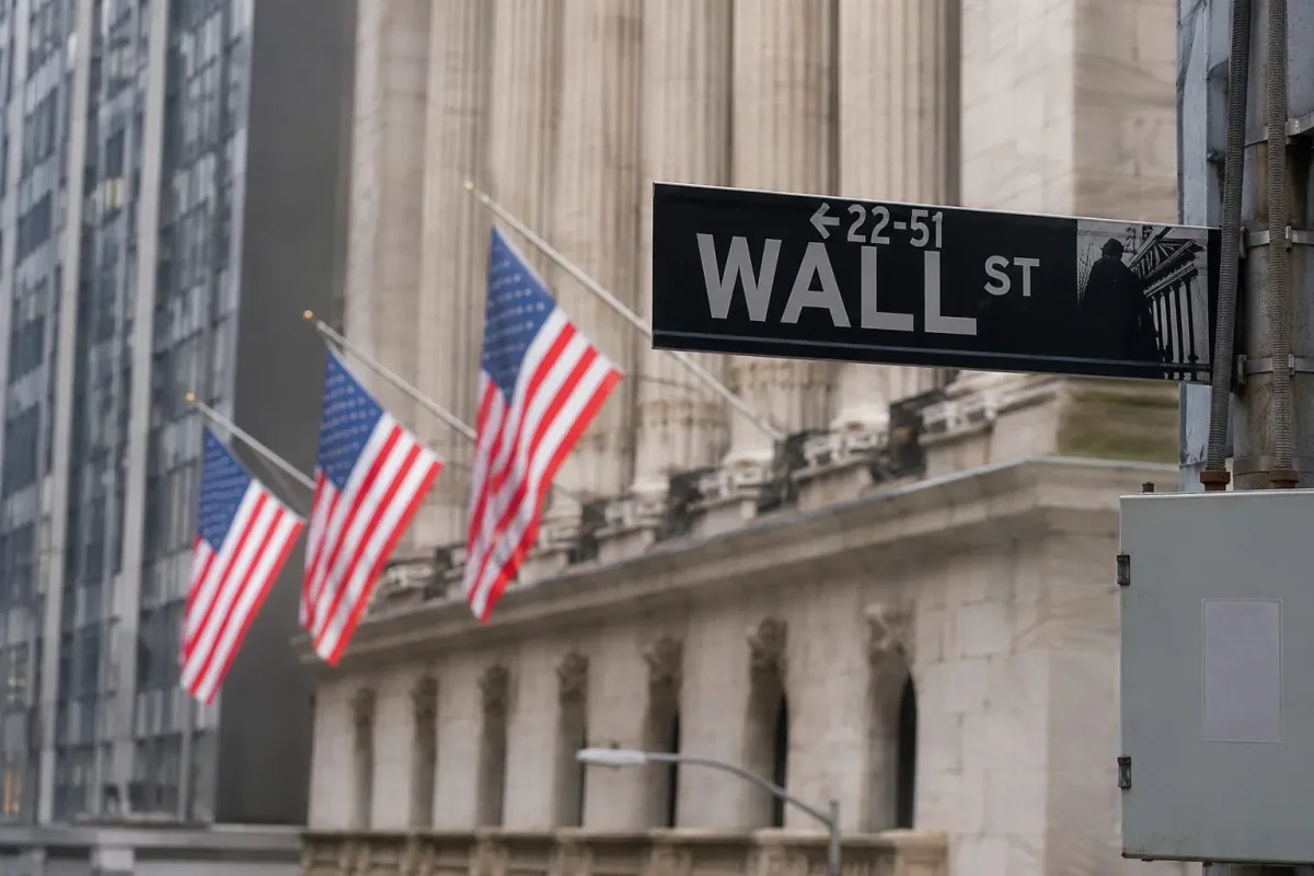 Wall Street Edges Higher on SpaceX IPO Surge and Falling Oil Prices