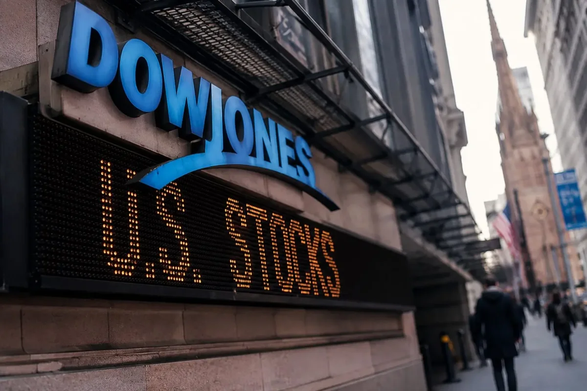 Wall Street Ends Higher on Iran Deal Optimism and Falling Oil Prices