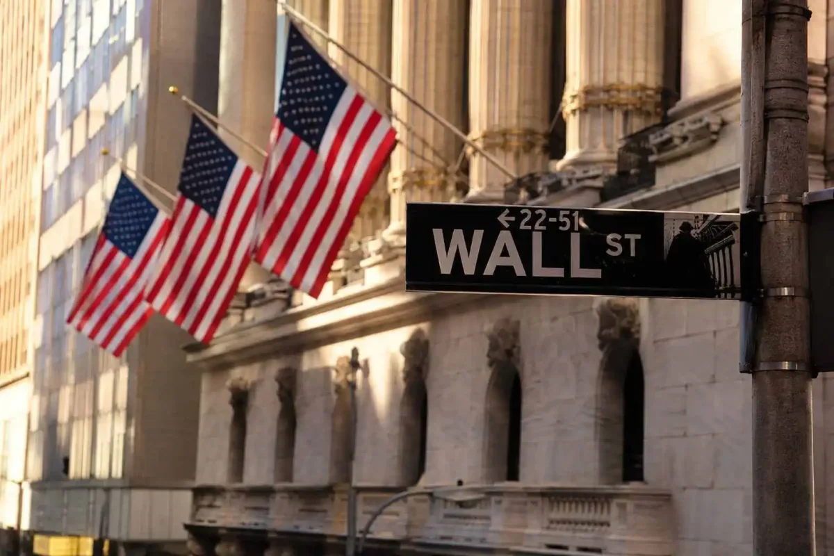Wall Street Ends Week Higher; Small Caps Surge as Fed Meeting Looms