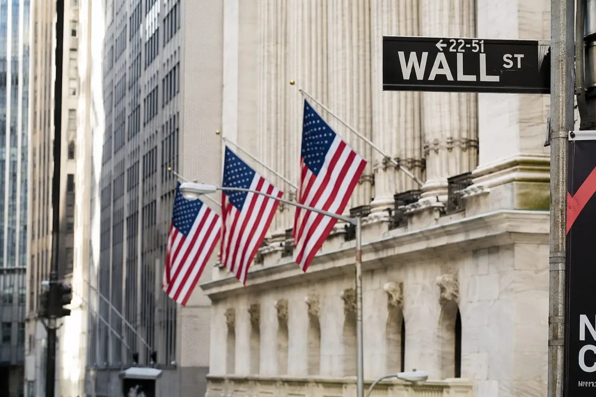 Wall Street Eyes PCE Data After Dow's Record Close