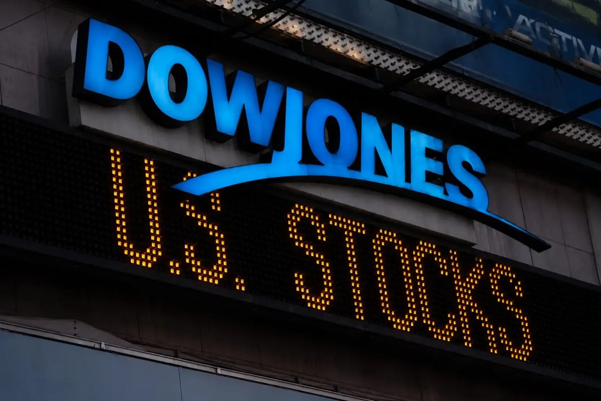 Wall Street Falls as Oil Surge and Hot CPI Reignite Rate Fears
