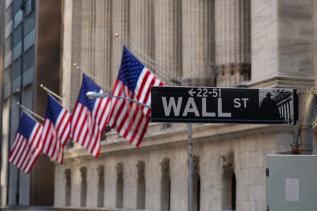 Wall Street Futures Rally on AMD Outlook and Iran Deal Optimism