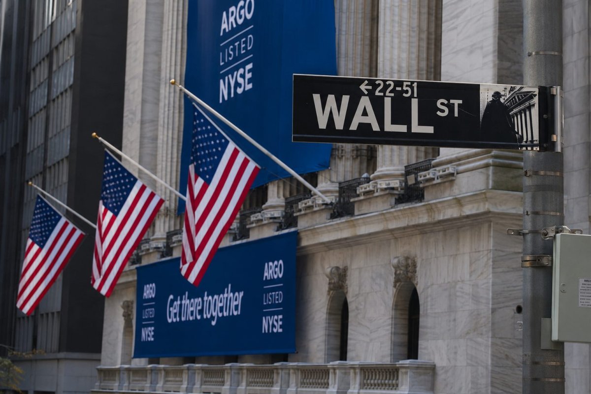 Wall Street Hits New Peaks as AI and Chip Stocks Drive Rally Amid Oil Price Surge