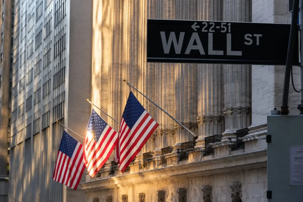 Wall Street Notches Best Week Since April as Soft Jobs Data Bolsters Rate Optimism