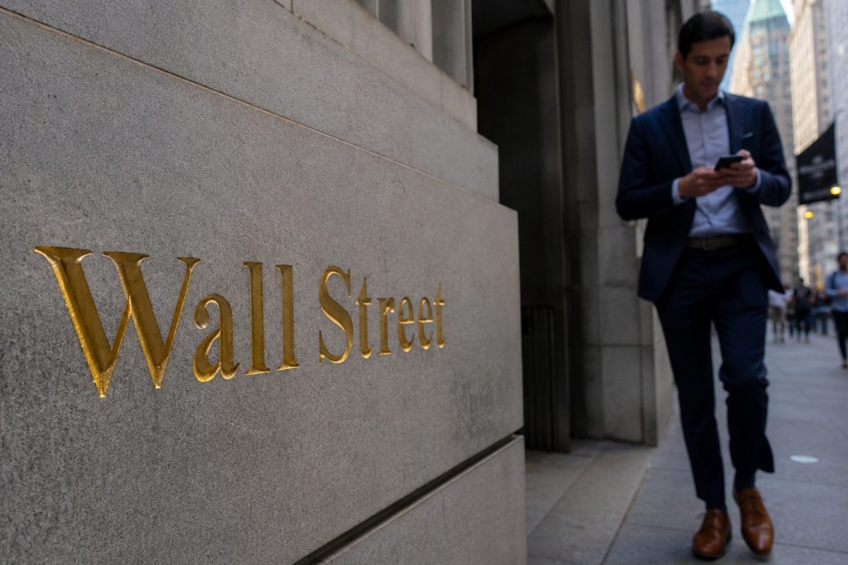 Wall Street Slides as Oil Surge Reignites Inflation Fears