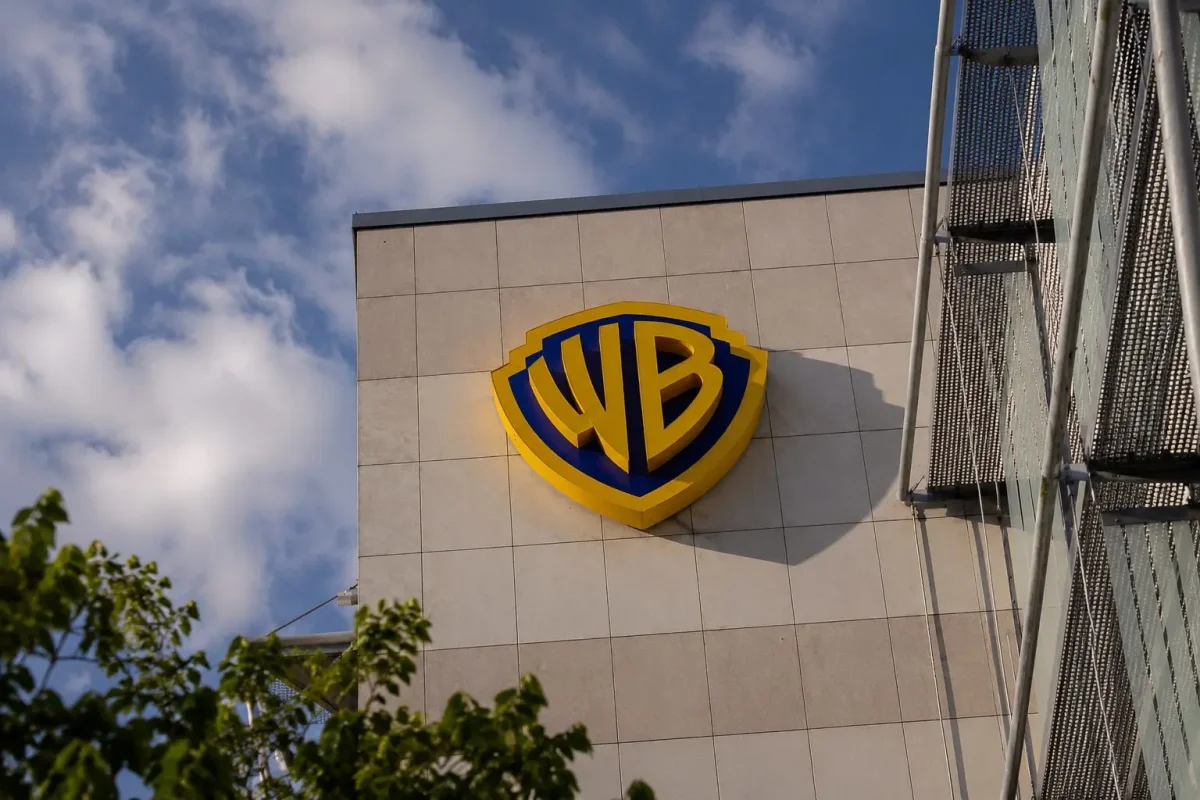 WBD Shares Lag Despite DOJ Antitrust Clearance for Paramount Deal