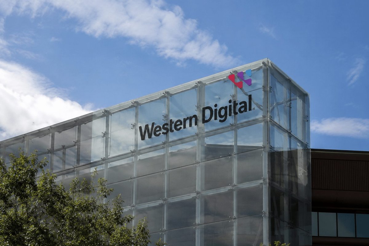 Western Digital Rises on AI Storage Demand and Sandisk Divestiture Progress