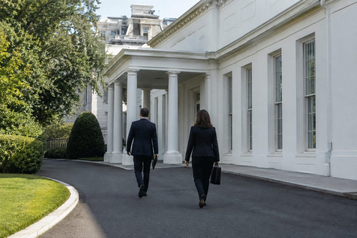 White House Staff Exodus Hits 54%, Markets Shrug