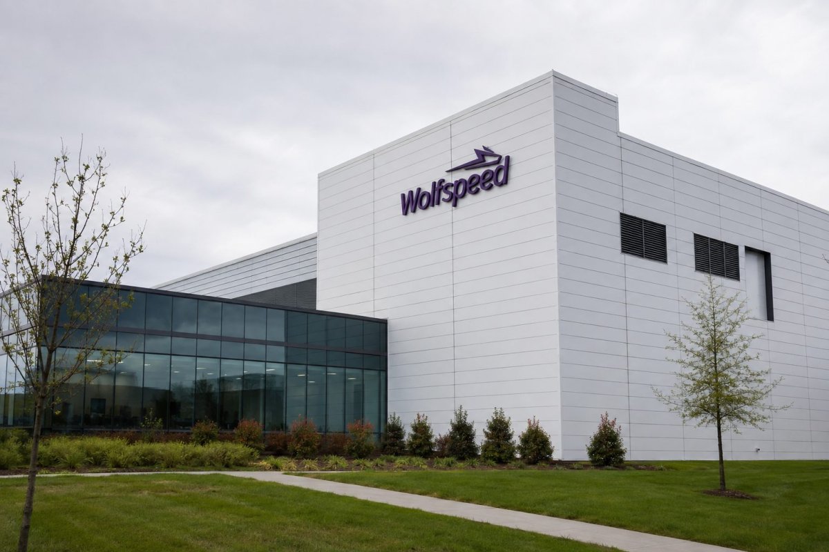 Wolfspeed Tumbles 19% as AI Boom Fails to Close Revenue Gap