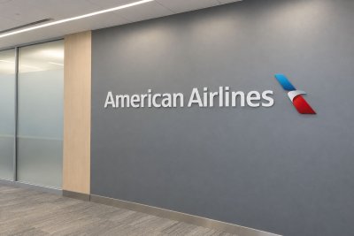 AAL Gains 1.2% as Premium Bookings Rise, but Fuel Costs Loom