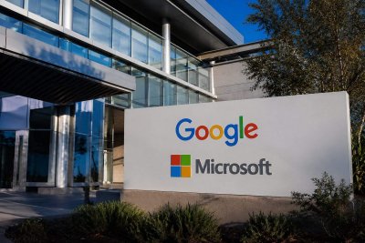 Ackman Shifts from Alphabet to Microsoft as AI Bets Diverge