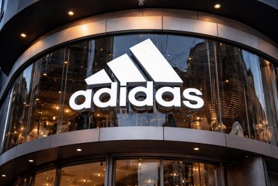 Adidas Shares Slide on 2026 Profit Guidance Miss, CEO Contract Extended