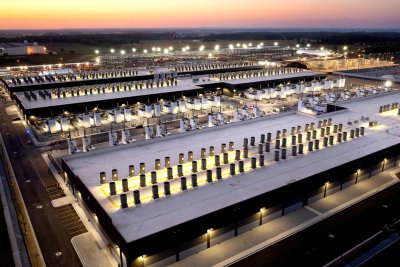 AI Giants Seek Small Data Centers for Fast Deployment