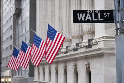 AI Optimism Offsets Inflation Concerns; S&P 500 Edges Higher