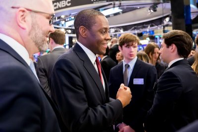 AI Selloff Widens Nasdaq-Dow Gap to Three-Month High