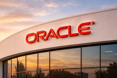 AI Stocks Recover as Oracle Surges on Upgrade, Focus Turns to Economic Data