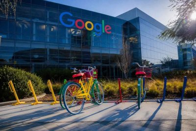 Alphabet Falls as Ackman Exits, Tech Stocks Slide on Oil and Yield Pressure