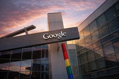 Alphabet Shares Surge on Trade Ruling, Cloud Growth, and Aggressive AI Spending