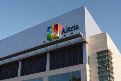 Altria Bucks Market Selloff as CEO Transition and Dividend Yield Draw Investors