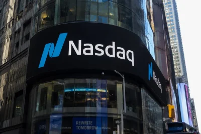 Amazon Cloud Surge Drives Nasdaq Futures; Apple Slips