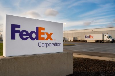 Amazon Opens Logistics Network to All Businesses, FedEx Shares Slide 9%