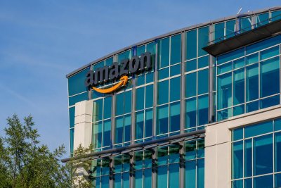Amazon's AI Shopping Assistant Now Handles Checkout, Stock Dips 1.8%