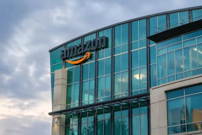 Amazon Secures $17.5B Loan, AI Spending Raises Cash Flow Concerns