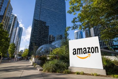 Amazon Stock Dips 1.2% as AWS Surge Clashes with $25.8B Cash Flow Drop