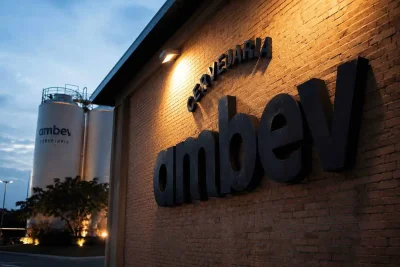 Ambev Shares Climb Ahead of Q2 Earnings; EBITDA Forecasts Tight