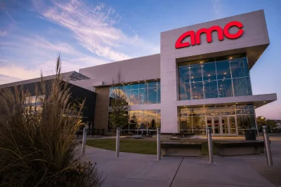 AMC Rises on $150M Equity Raise, Analyst Optimism