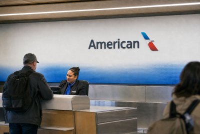 American Airlines Edges Up Premarket as Oil Retreats From $90