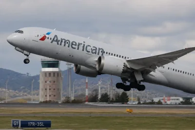 American Airlines Gains 3.7% as Oil Retreats, Fuel Costs in Focus
