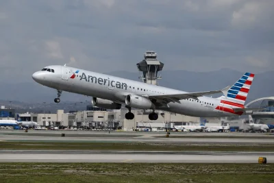 American Airlines Slides on Route Cuts Amid Jet Fuel Cost Squeeze