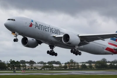 American Airlines Stock Edges Up as Falling Oil Prices Ease Cost Concerns